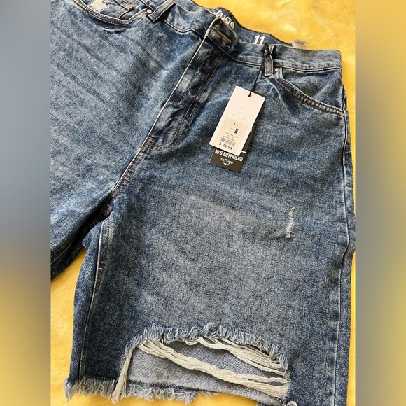 Refuge Denim Jean Shorts - Picture 3 of 6